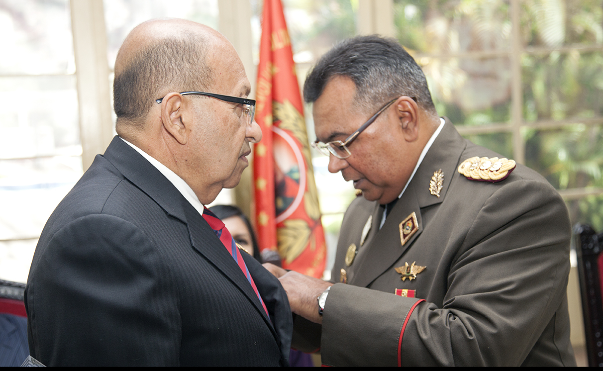 Máximas autoridades de la CGR fueron condecoradas