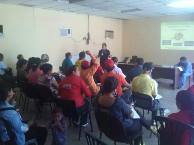 CEM dicta taller a comités de trabajo de los Consejos Comunales