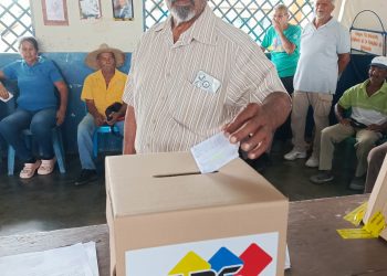47 Adultos mayores del sector Viboral votaron para elegir al nuevo abuelo o abuela contralor o contralora
