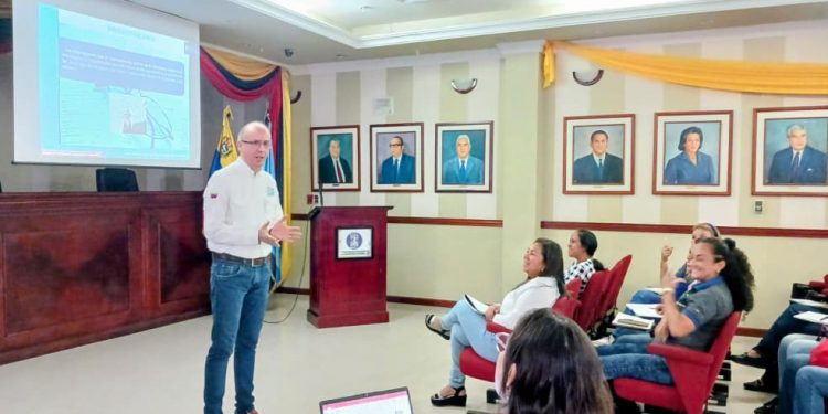 Dirección Técnica de la CEM capacitó a funcionarios de la Secretaría de comunas sobre Manuales de Normas y Procedimientos