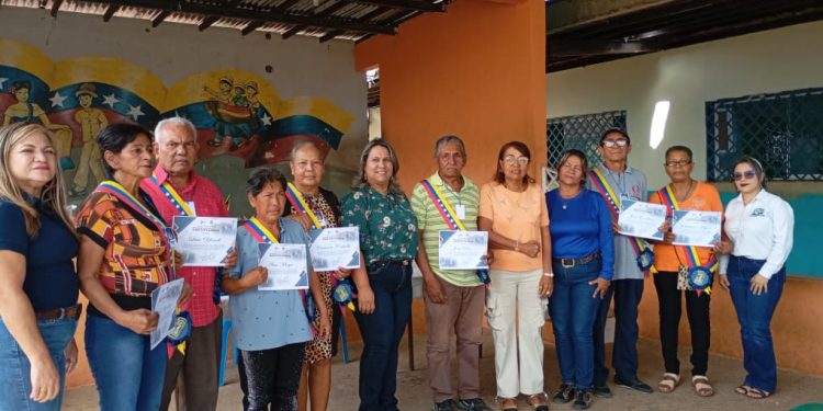 Juramentados Abuelos Contralores en el sector Viboral de la parroquia Boquerón
